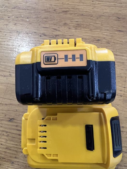 Bateria Dewalt AY18V20V Max XR 20V 8Ah - NOVO