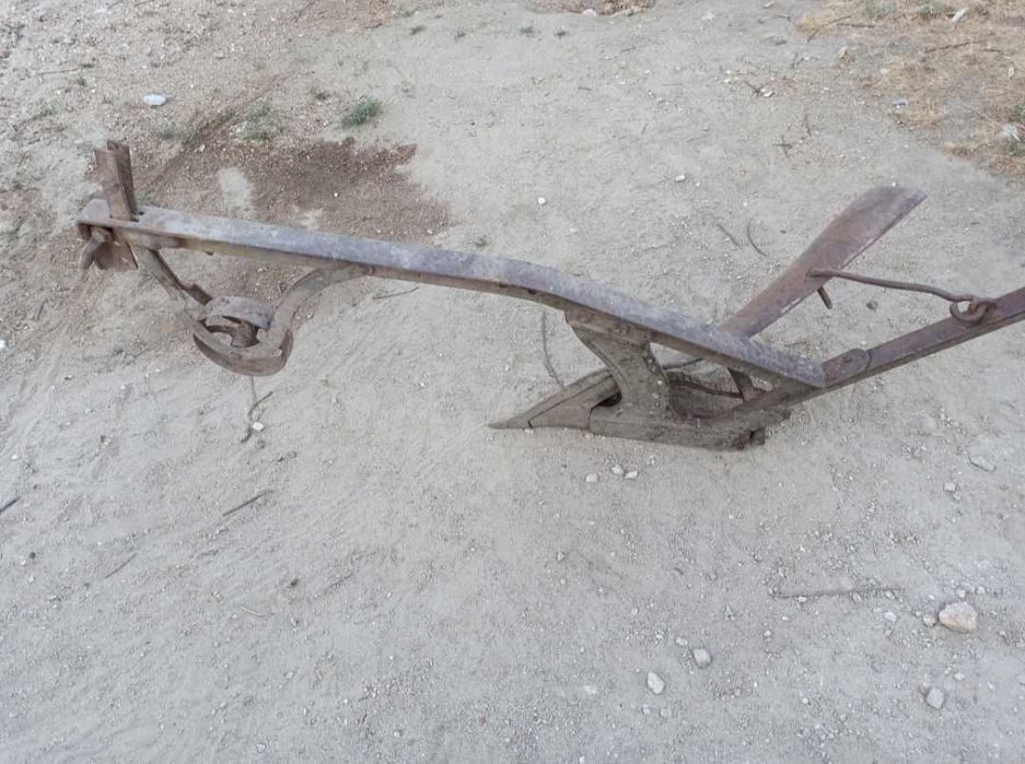 Arado antigo de ferro