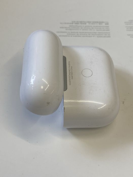 Пррдаю Кейс airpods 3 стан не дуже все працює