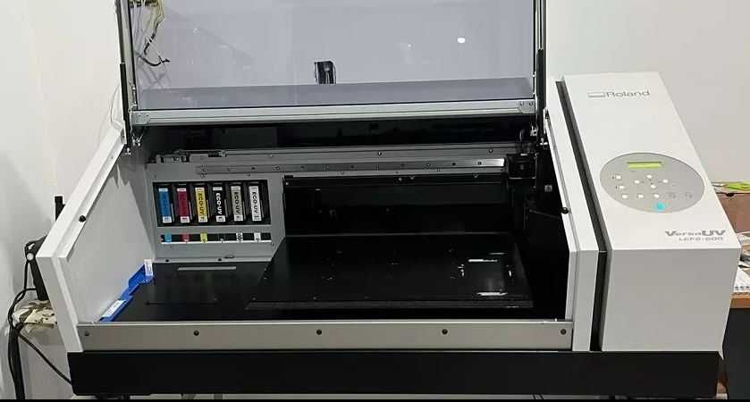 Impressora Objectos Roland UV Lef 200