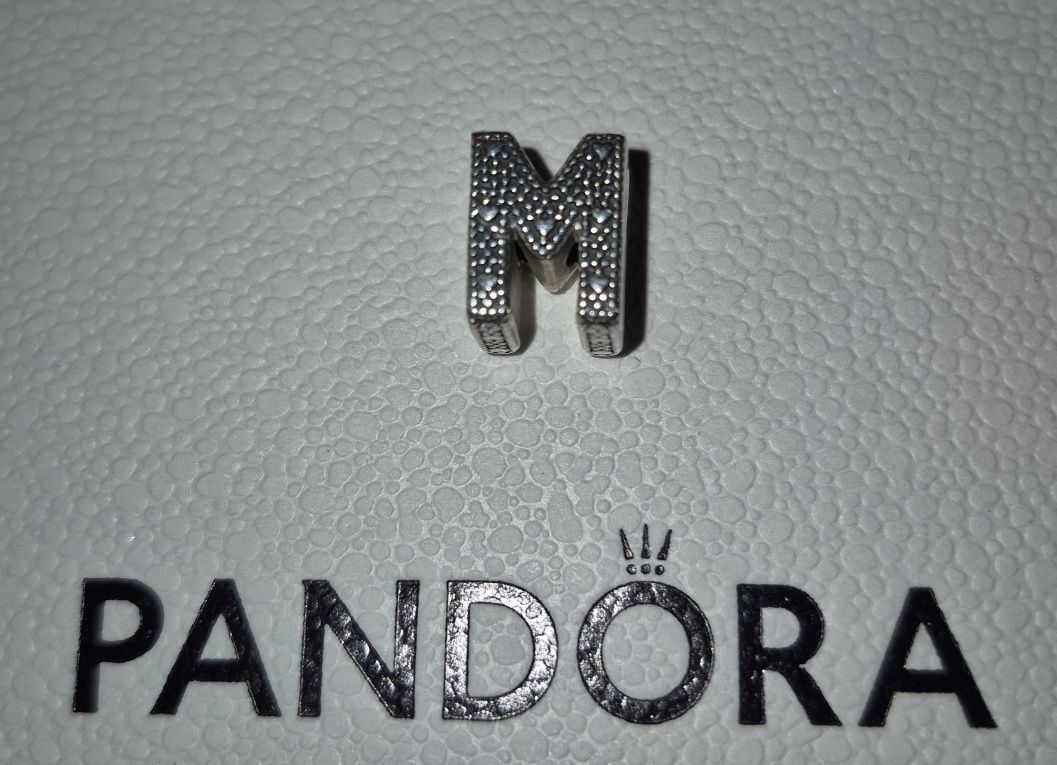 Pandora charms literka M srebro cyrkonie