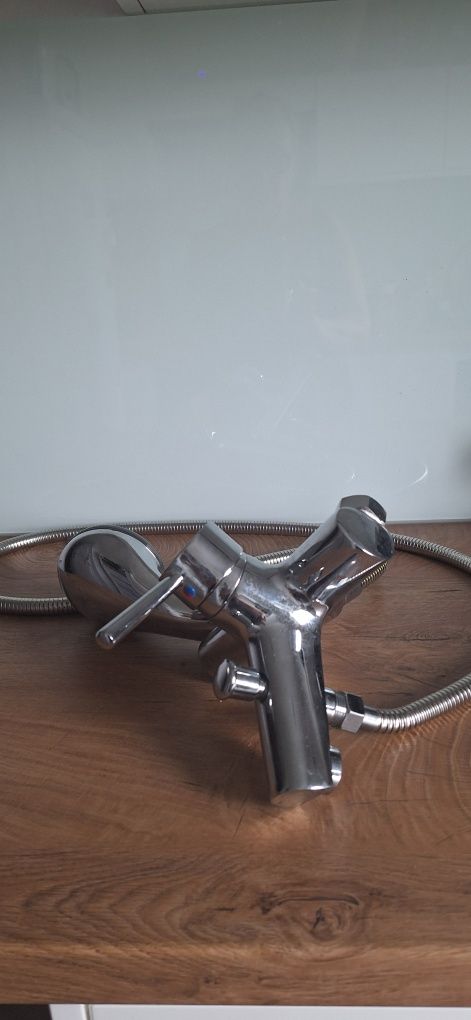 Bateria wannowa z wężem