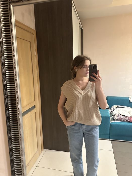 Вʼязана тепла жилетка