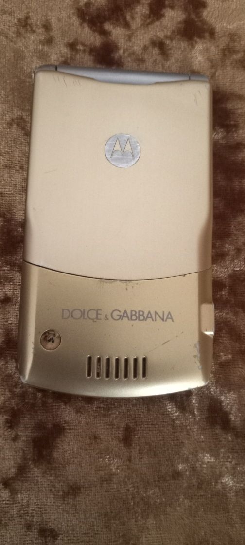Motorola v3i dolce & gabbana