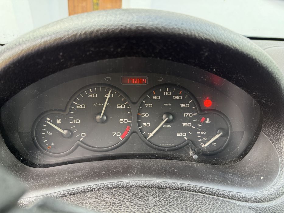 Peugeot 206 uszkodzony
