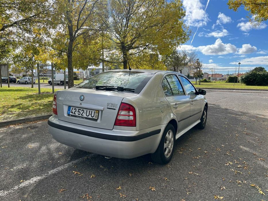 Skoda Octávia 1.6 ambiente 2003