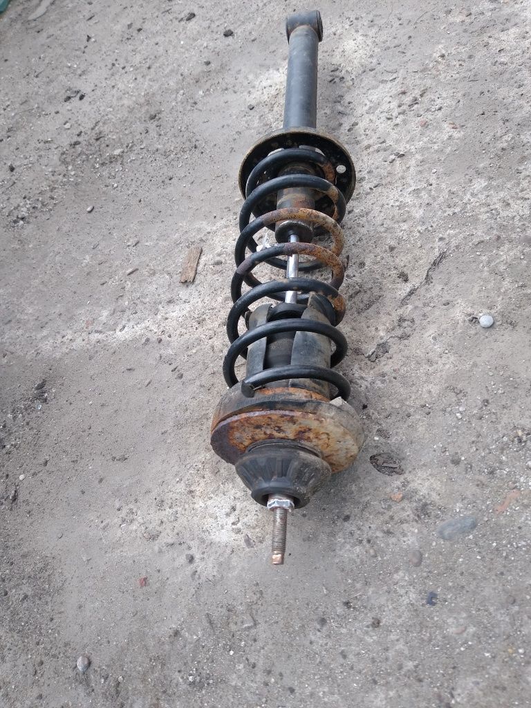 Amortyzator sprężyna tył VW golf II