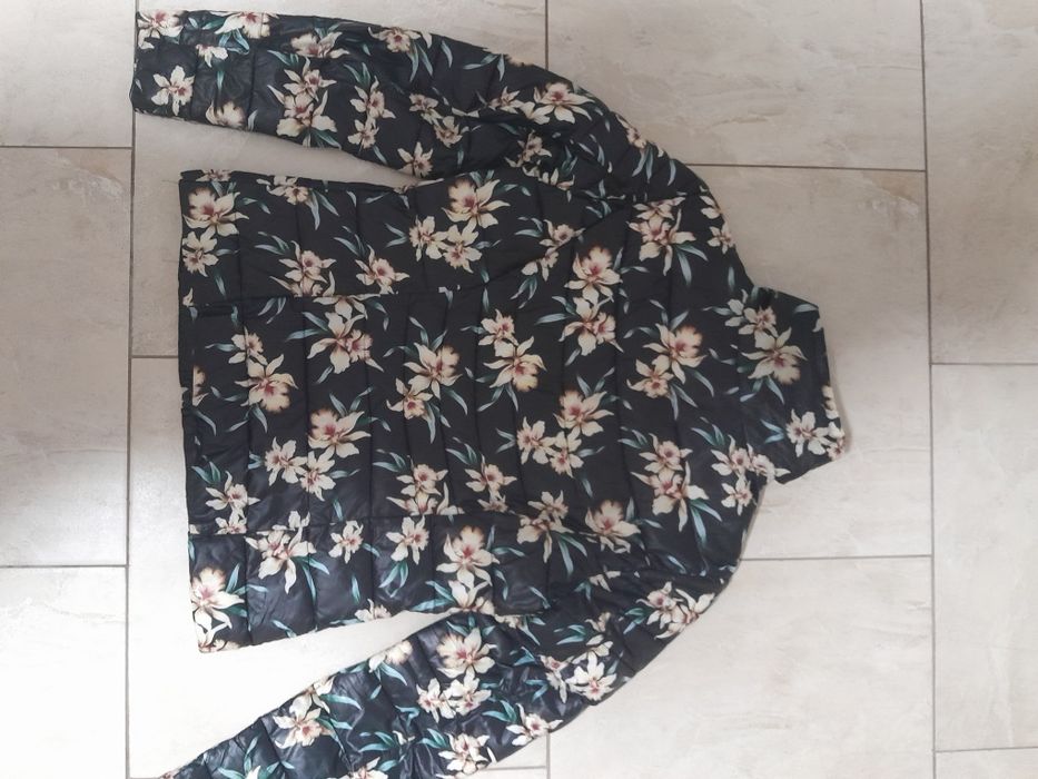 Продам жіночу демісезонну куртку