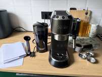 Ekspres kolbowy DeLonghi Dedica + mlynek do kawy DeLonghi