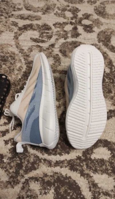 Кросівки , 43 розмір