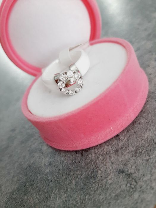 Pierscionek biały ceramiczny ze srebrem