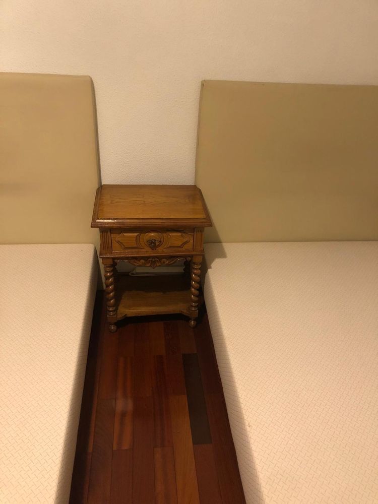 Conjunto Comoda + Mesa de Cabeceira Madeira
