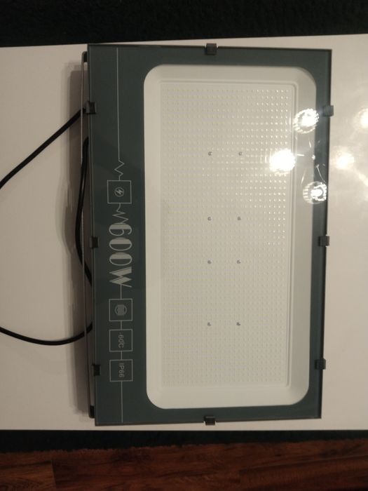 Naświetlacz LED 600 w