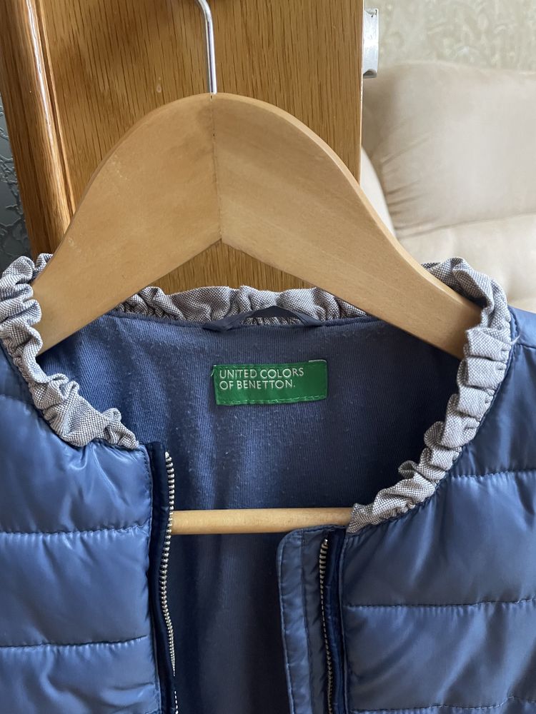 Демісезонна куртка Benetton на 140см