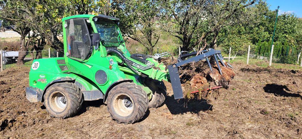 Karczowanie terenu Wyrywnie korzeni Koszenie nieużytkówUsługi rębakiem