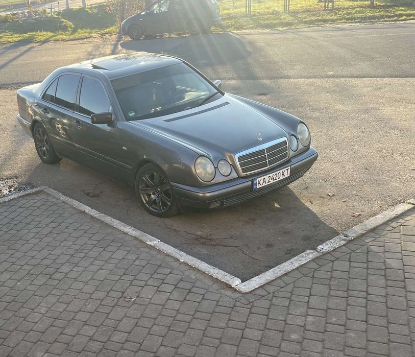 мерседес W 210..