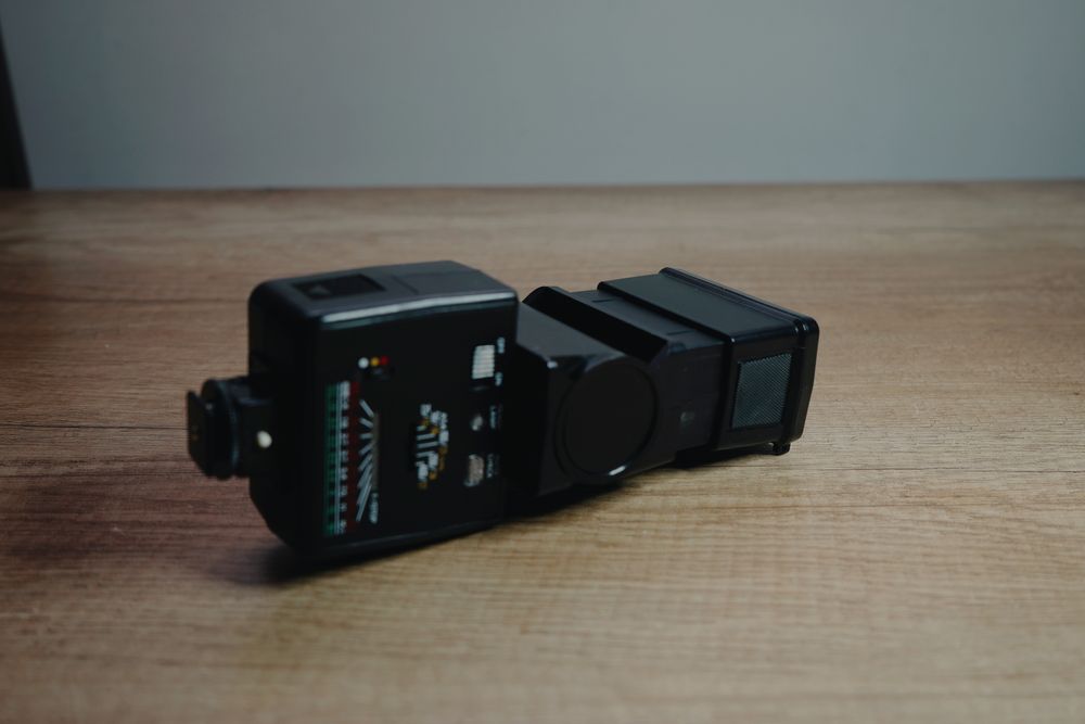 Lampa Błyskowa Amity 820AZ