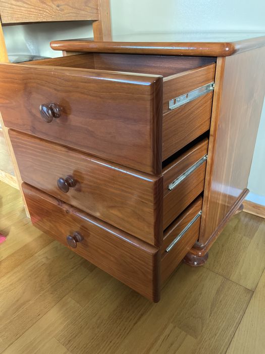 Par de mesas de cabeceira