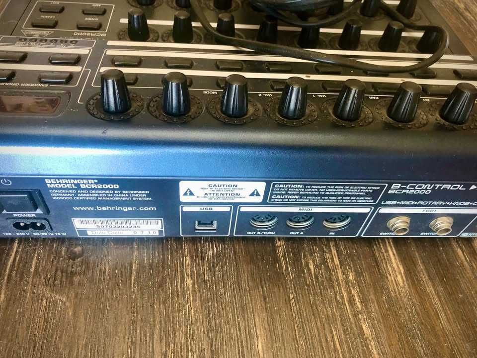 Controlador MIDI BCR2000