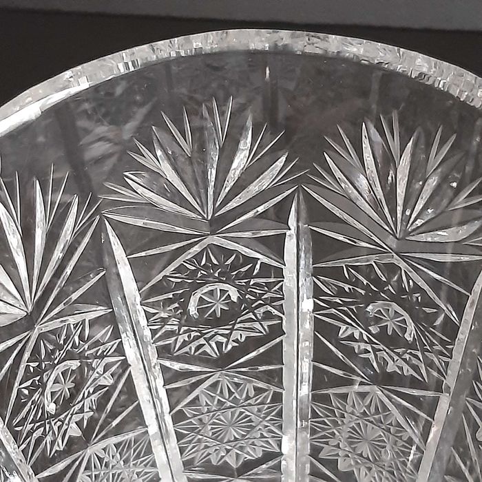 Wazon kryształowy z czasów PRL z lat 80.