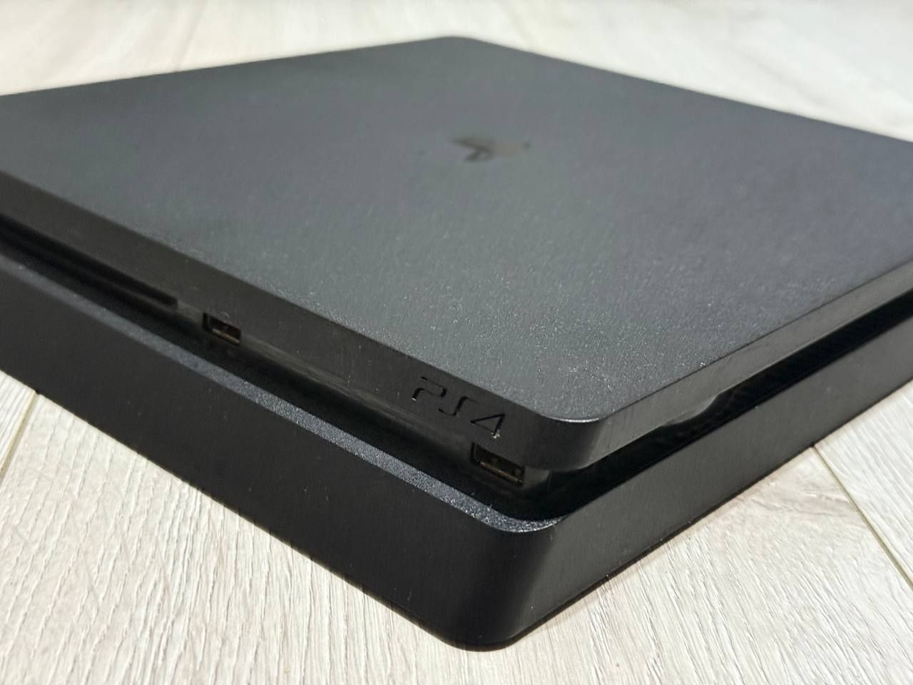 Продам Ps4 Slim, в хорошому стані,диск в подарунок!
