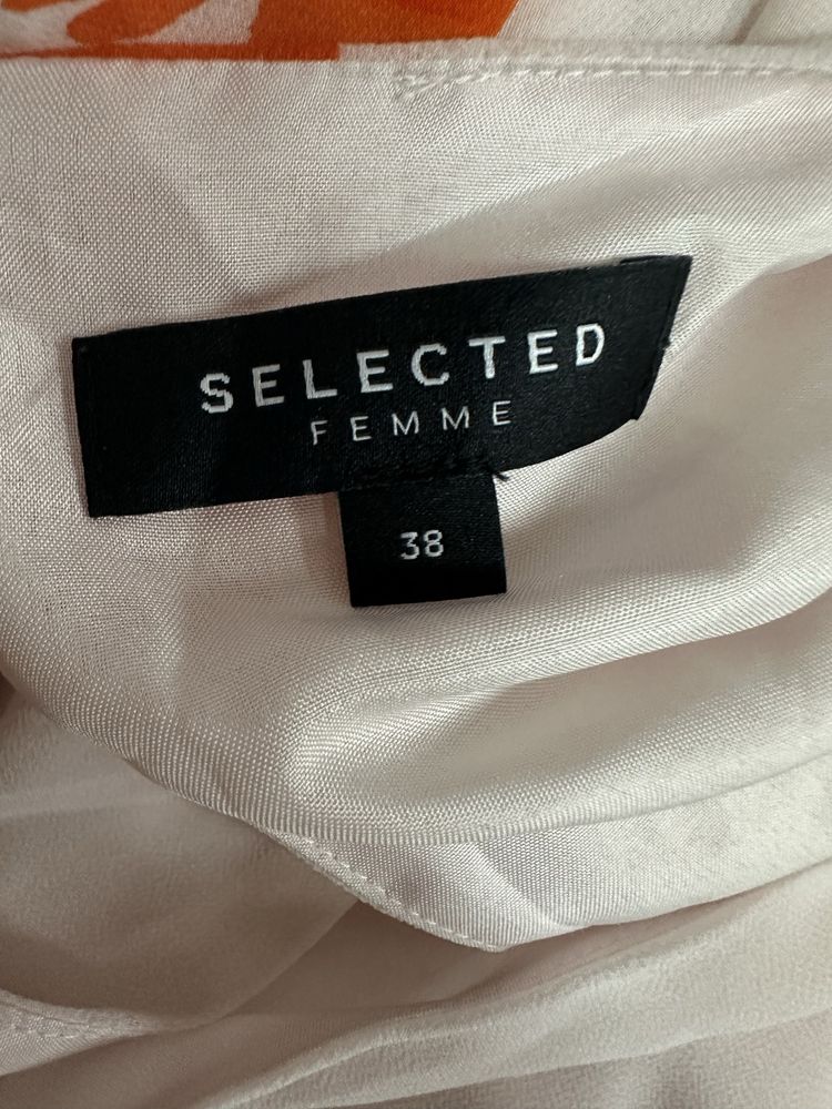 Sukienka w kwiaty selected femme