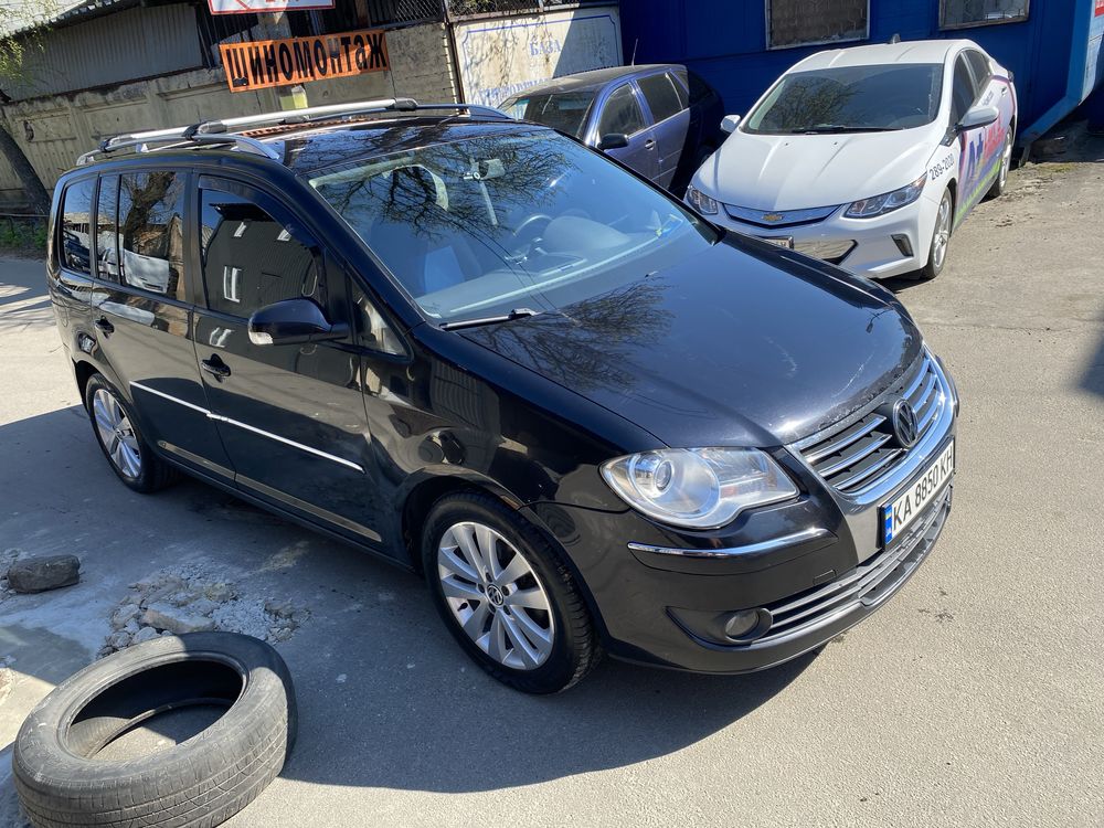 Volkswagen Touran 2008 2.0 tdi АКП DSG