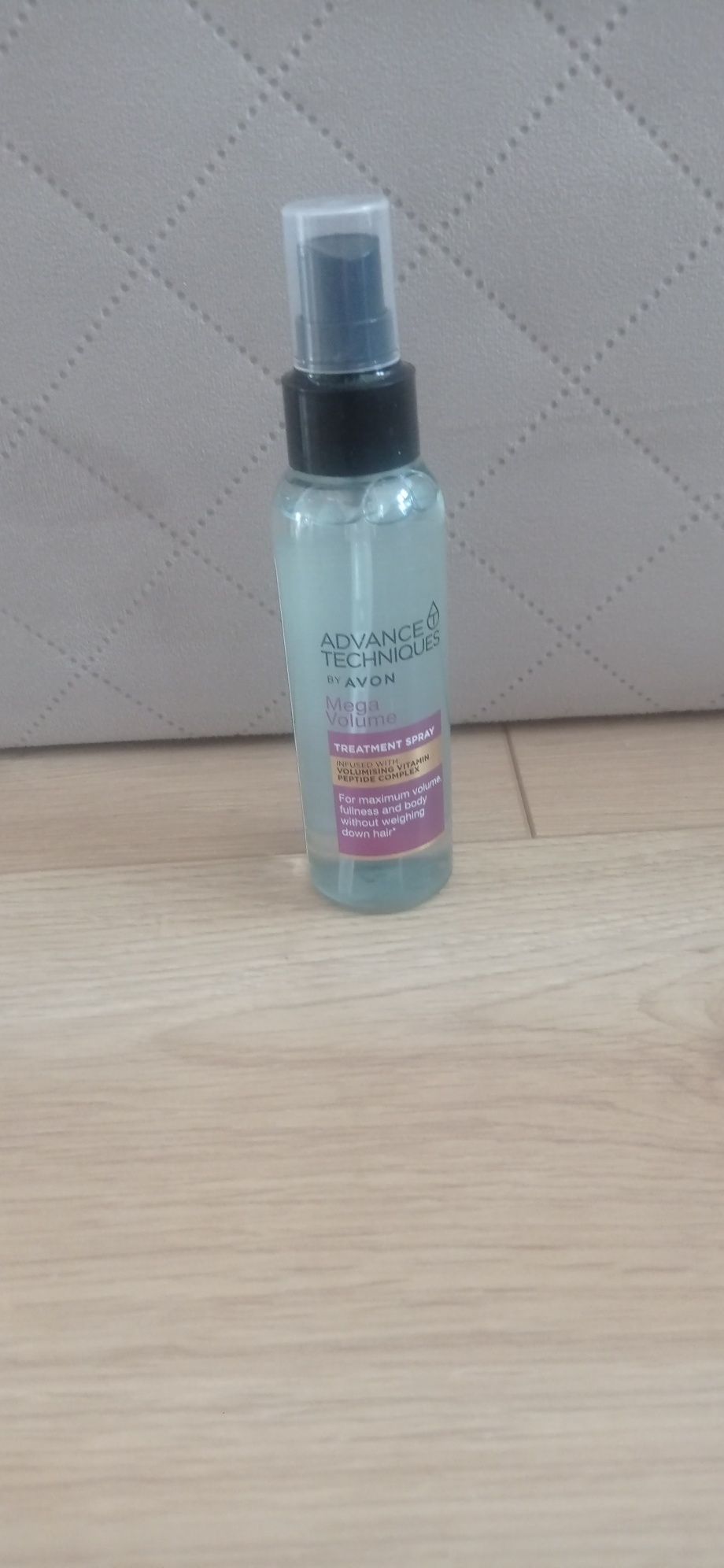Kuracja w sprayu dodająca objętości Mega Volume