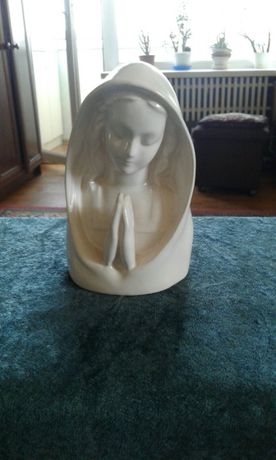 Статуэтка Скульптура Молящаяся Мадонна из фаянса(фарфора)