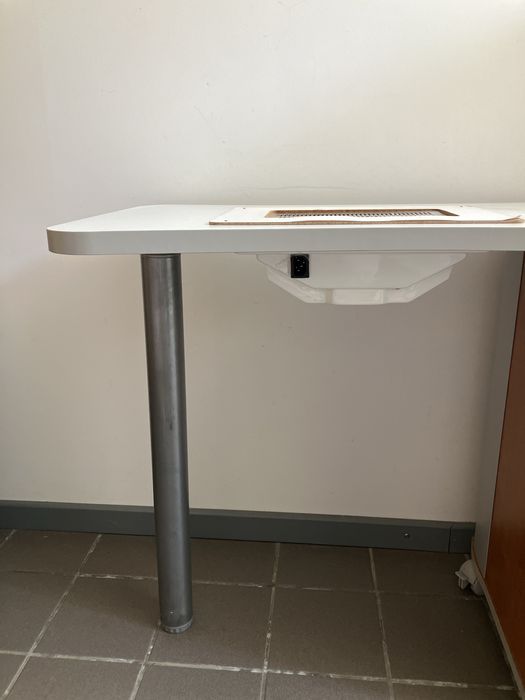 Mesa de manicure com aspirador