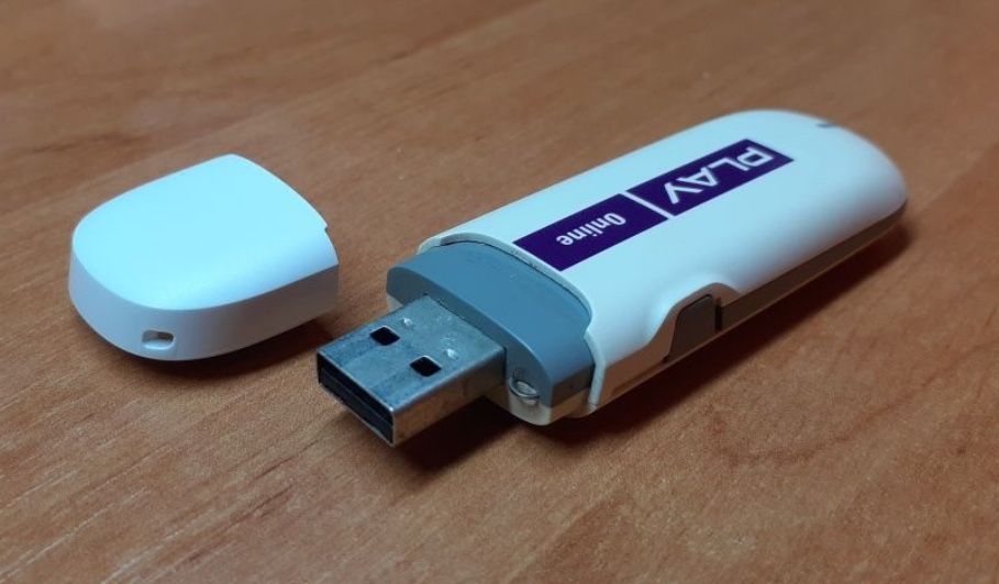 Modem USB Huawei E3131 – z gniazdem SIM, microSD i antenowym