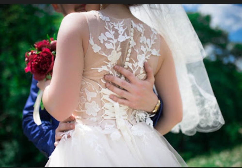 Весільна сукня  колір молочний розмір  s - м - свалебное платье