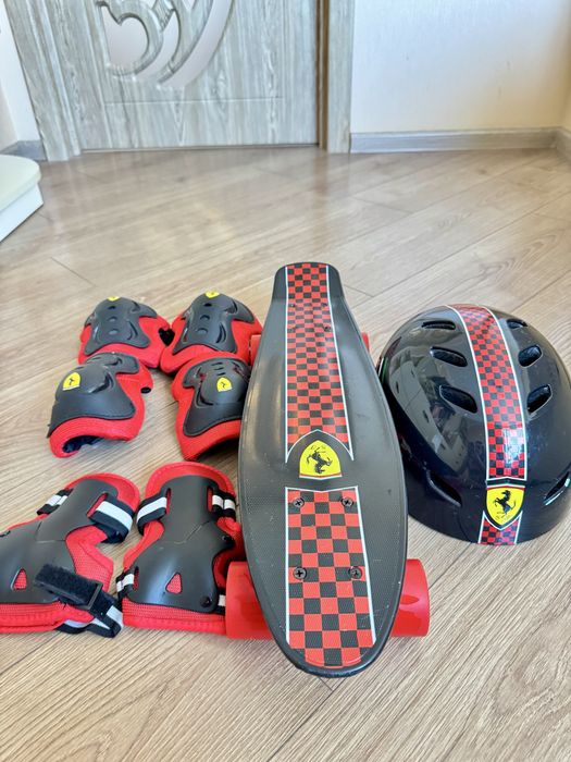 Скейт з комплектом захисту