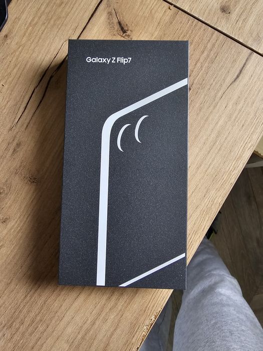 Samsung Galaxy Z Flip7 12/256 wraz z oryginalnym casem