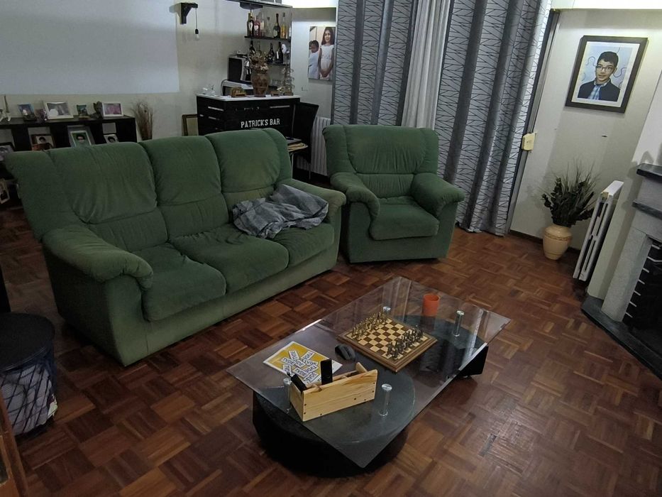 Conjunto de Sofás de Sala de Estar (3 lugares + 2 maples)