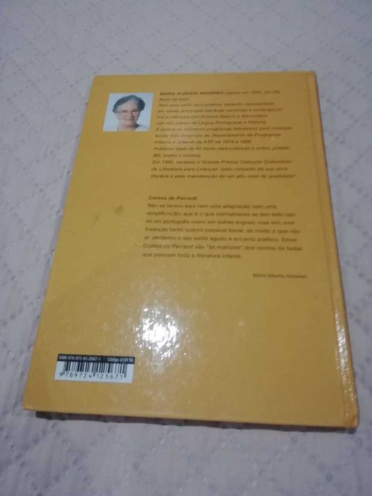 Contos de Perrault de Maria Alberta Menéres