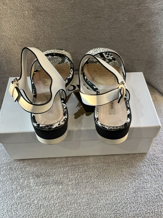 Босоніжки білі Vitacci