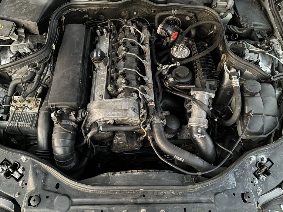 Wszystkie części Mercedes w211 2.7 CDI kombi Elegance kolor 744