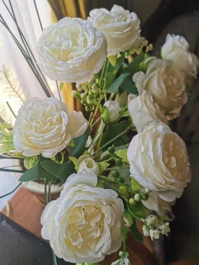 Красивый белый букет искусственных цветов пионы для декора