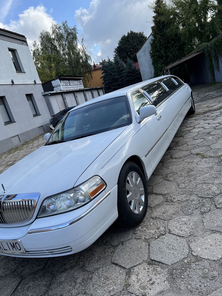 Limuzyna lincoln tawn car 130”