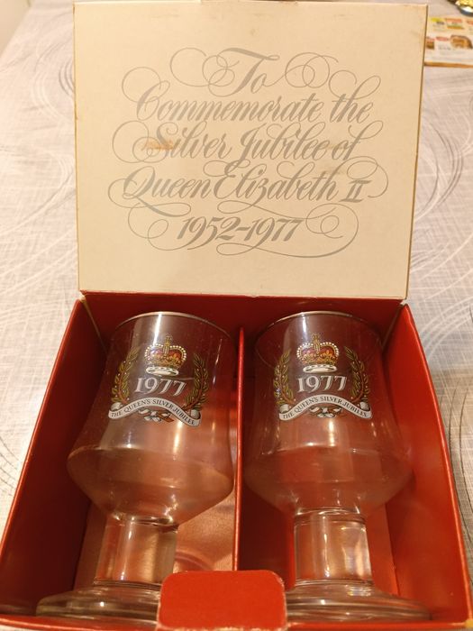 Набір із 2 срібних ювілейних келихів Dema Queen Elizabeth II у коробці