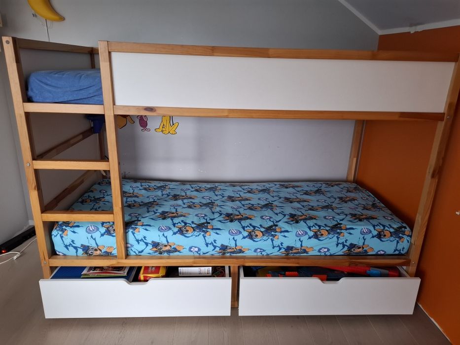 Łóżko piętrowe drewniane Ikea kura z szufladami