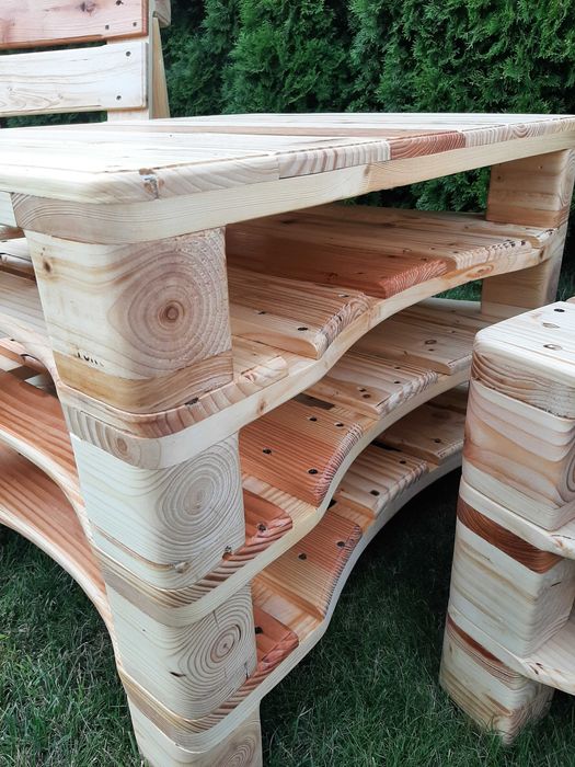 Stolik kawowy z krzesłami komplet z palet