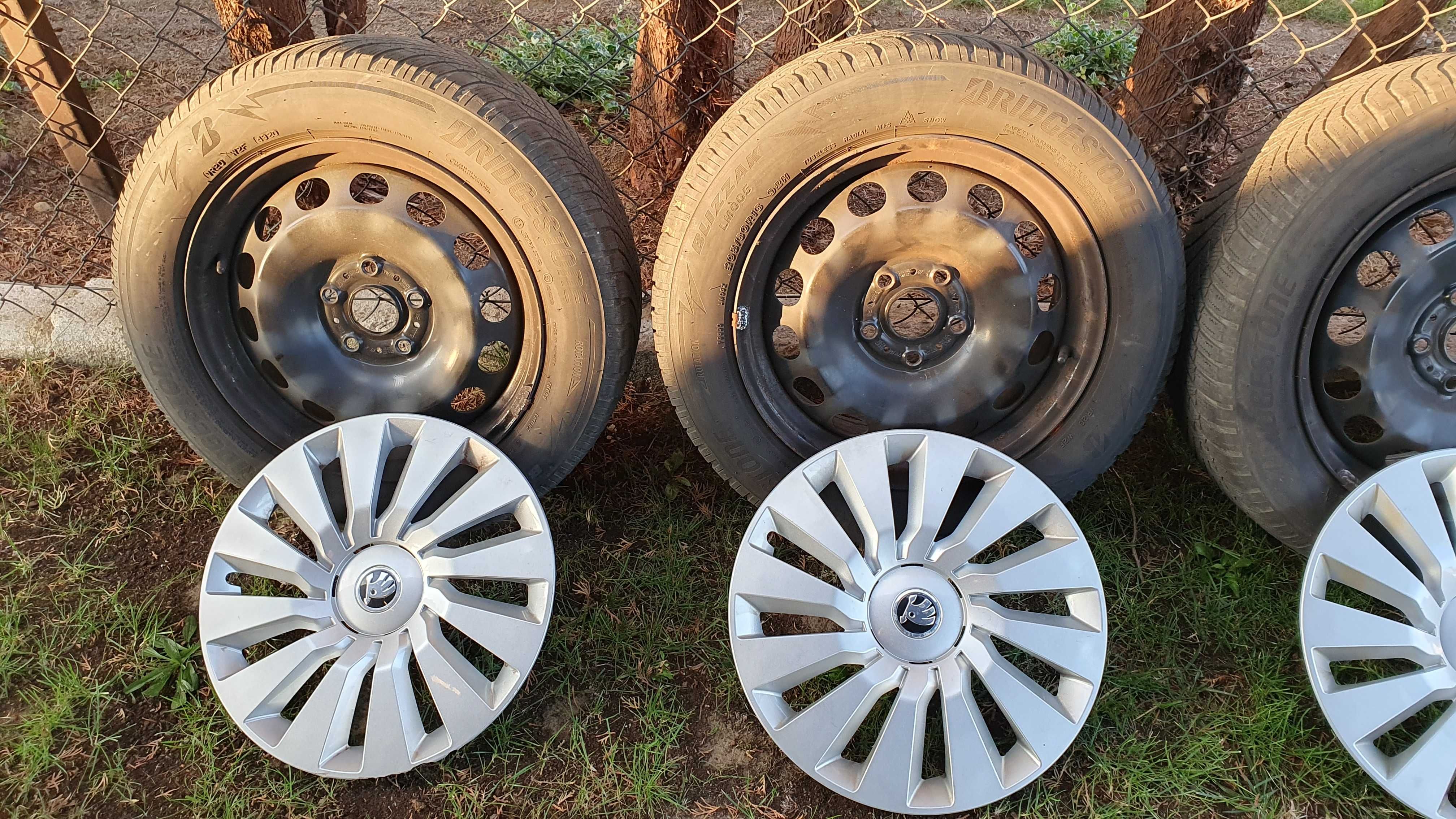 Felgi stalowe Skoda + opony zimowe Bridgestone 205/60/r16