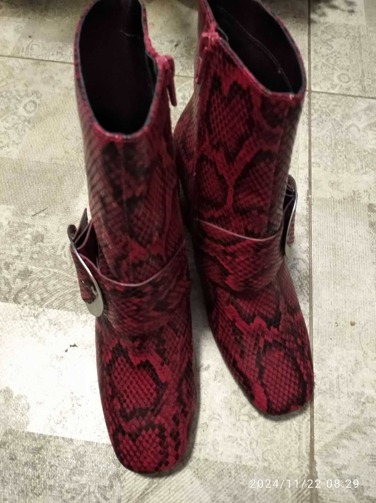 Трендові червоні чобітки River Island зі зміїним принтом