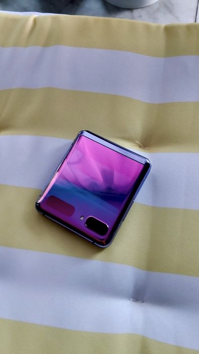Telefon SAMSUNG Galaxy Z Flip, stan bdb, komplet .