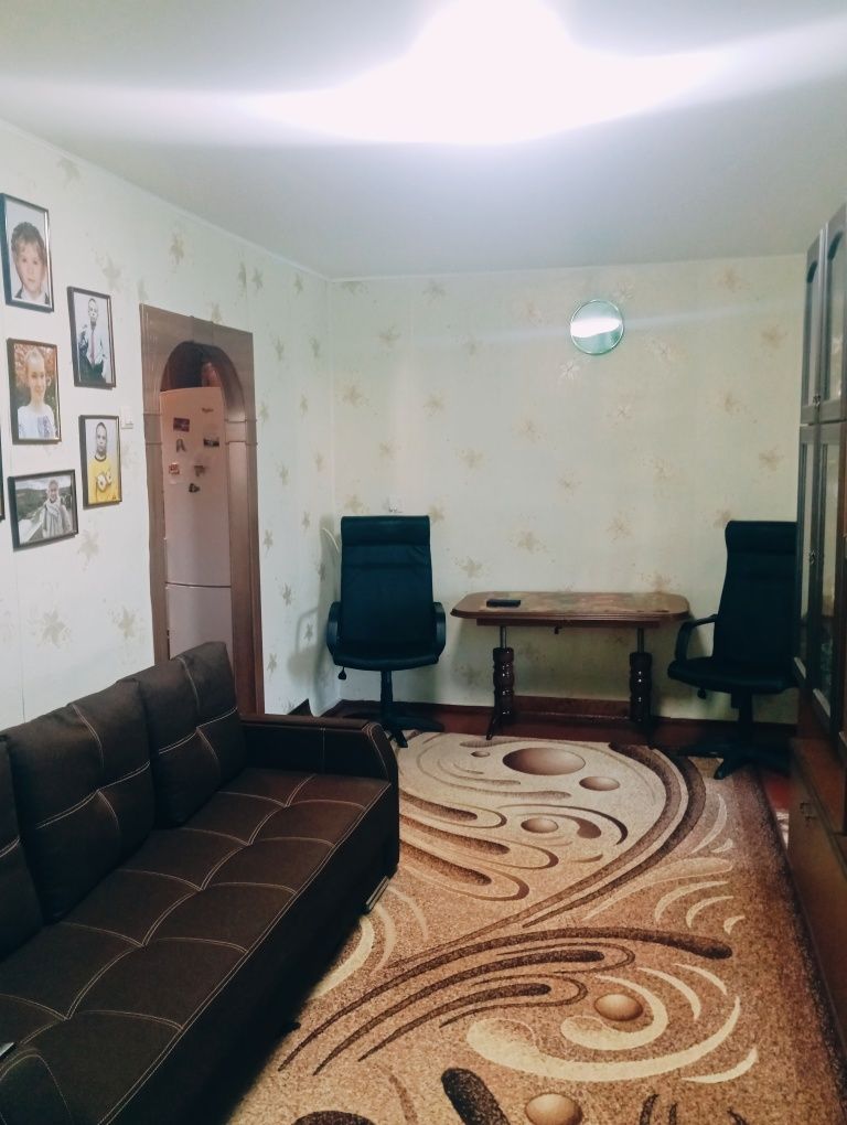 Продам двокімнатну квартиру в Озерному