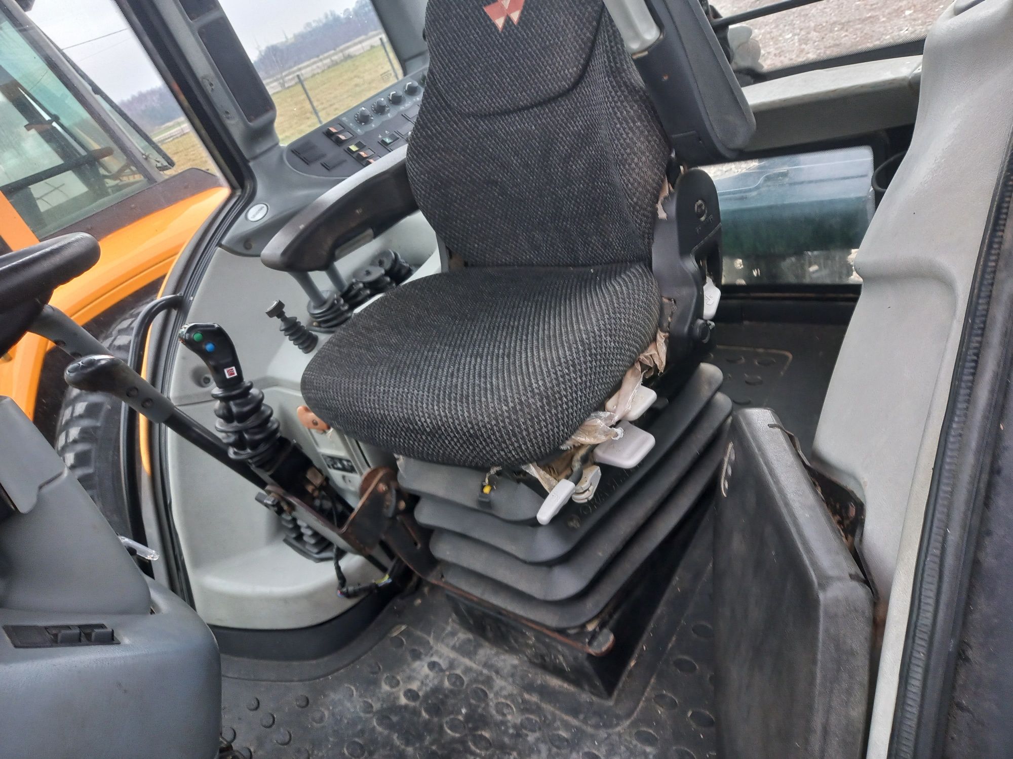 VALTRA N82 z Ładowaczem jak case Renault fendt john deere New Holland