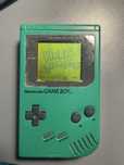 Konsola gameboy w kolorze zielonym