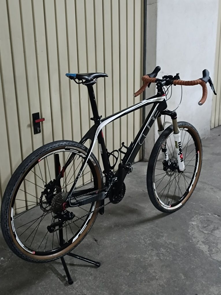 CUBE Elite, carbono